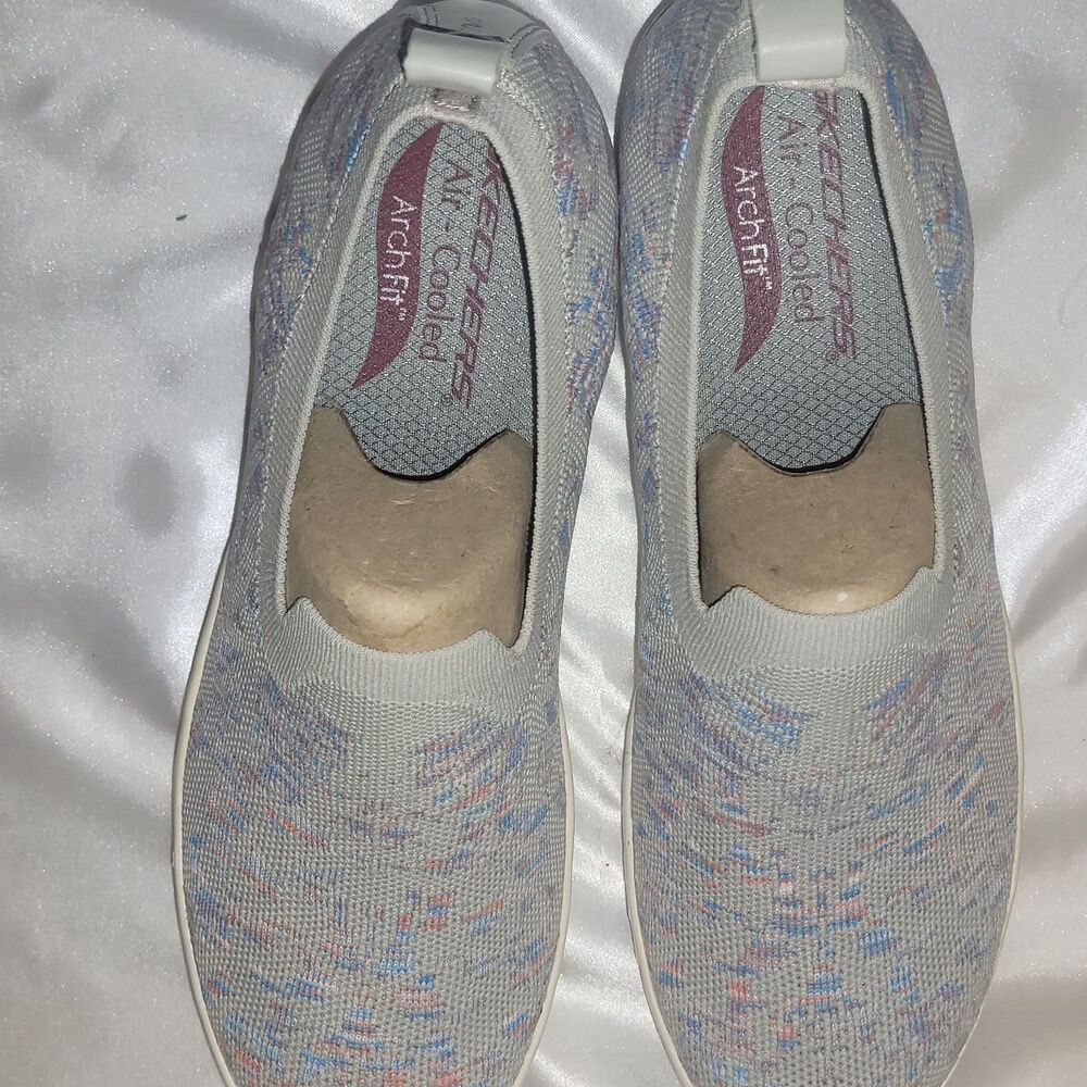 Skechers archfit Free Blossom light gray size 11 shoes